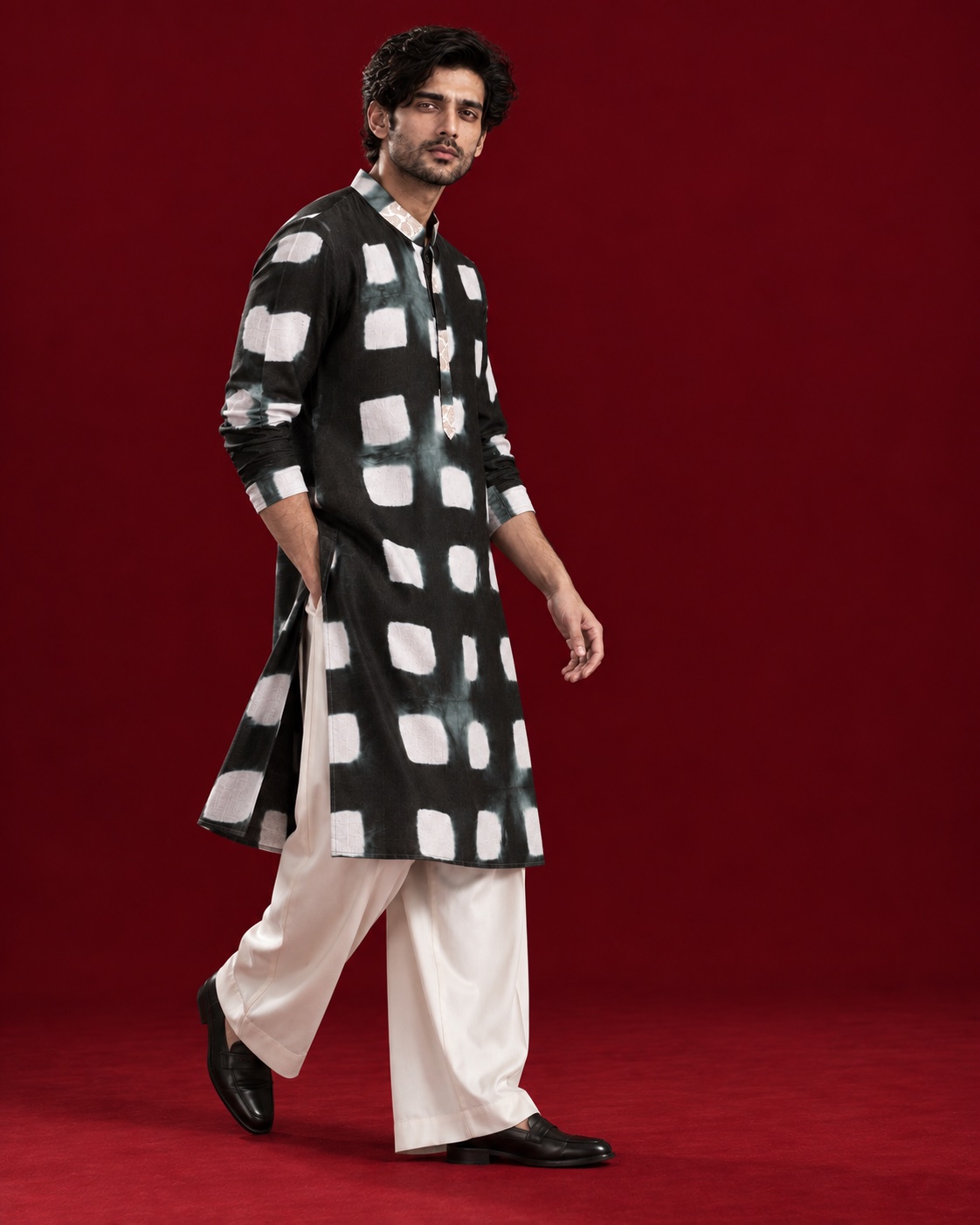 Monochrome graphic kurta
